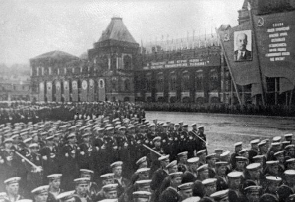 Церемониальный марш сводных полков фронтов на Красной площади 24 июня 1945 года Церемониальный марш сводных полков фронтов на Красной площади 24 июня 1945 года