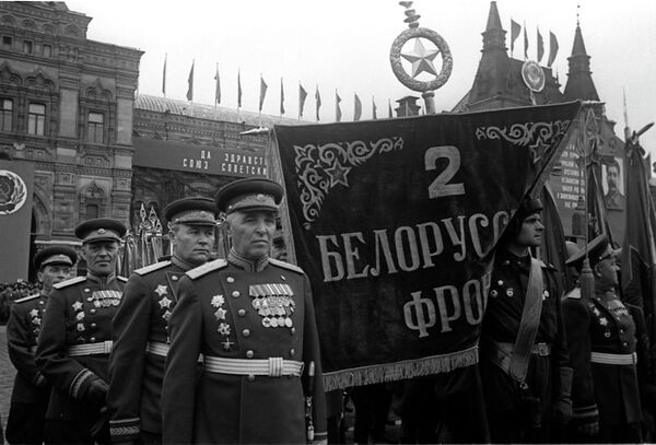 Воины 2 Белорусского фронта на Параде Победы на Красной площади 24 июня 1945 года. Воины 2 Белорусского фронта на Параде Победы на Красной площади 24 июня 1945 года.
