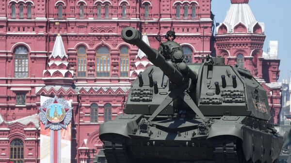 Самоходная артиллерийская установка (САУ) Мста-СМ во время военного парада в ознаменование 75-летия Победы в Великой Отечественной войне 1941-1945 годов на Красной площади в Москве Самоходная артиллерийская установка (САУ) Мста-СМ во время военного парада в ознаменование 75-летия Победы в Великой Отечественной войне 1941-1945 годов на Красной площади в Москве