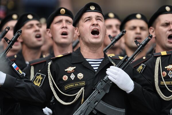Военнослужащие парадных расчетов на военном параде в ознаменование 75-летия Победы в Великой Отечественной войне 1941-1945 годов в Севастополе Военнослужащие парадных расчетов на военном параде в ознаменование 75-летия Победы в Великой Отечественной войне 1941-1945 годов в Севастополе
