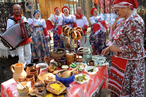 Участники фестиваля культуры семейских старообрядцев Семейская круговая Участники фестиваля культуры семейских старообрядцев Семейская круговая