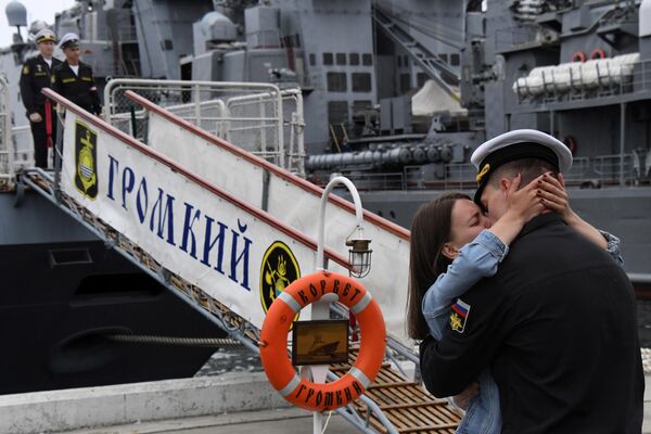 Встреча отряда боевых кораблей Громкий и Совершенный во Владивостоке Встреча отряда боевых кораблей Громкий и Совершенный во Владивостоке