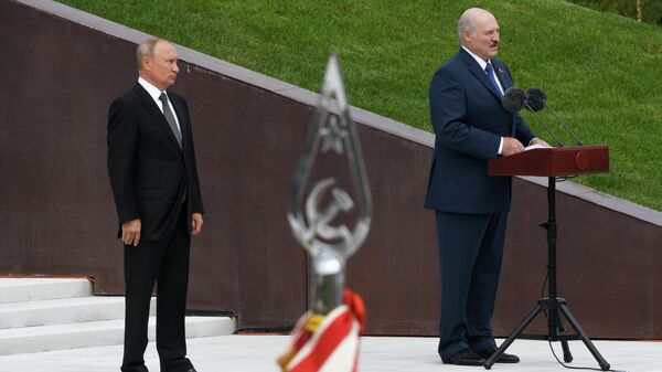 Президент РФ Владимир Путин и президент Белоруссии Александр Лукашенко на церемонии открытия Ржевского мемориала Президент РФ Владимир Путин и президент Белоруссии Александр Лукашенко на церемонии открытия Ржевского мемориала