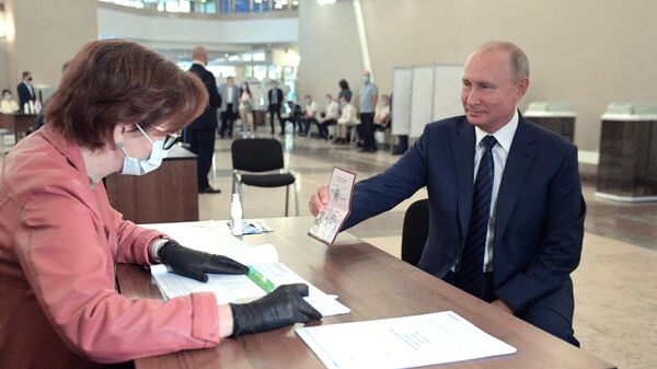 Президент РФ В. Путин принял участие в голосовании по внесению поправок в Конституцию РФ Президент РФ В. Путин принял участие в голосовании по внесению поправок в Конституцию РФ