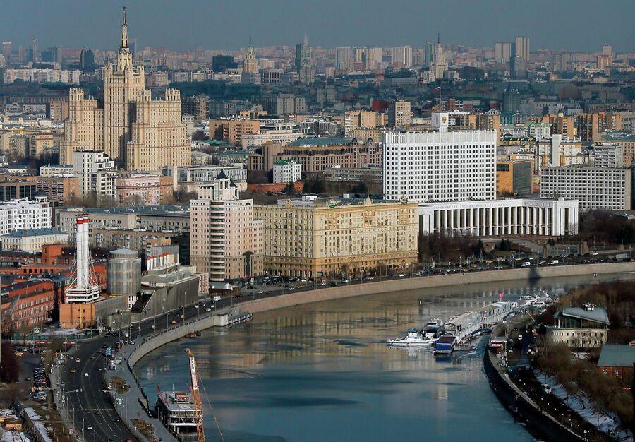 Вид на здание Дома правительства РФ на Краснопресненской набережной Москвы-реки. Вид на здание Дома правительства РФ на Краснопресненской набережной Москвы-реки.
