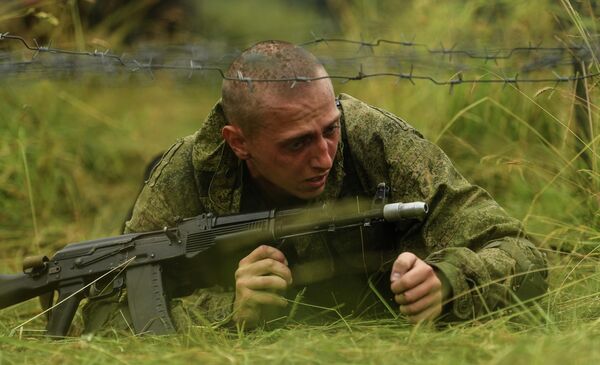 Военнослужащий мотострелкового полка Таманской дивизии на одном из полигонов Западного военного округа в Подмосковье Военнослужащий мотострелкового полка Таманской дивизии на одном из полигонов Западного военного округа в Подмосковье