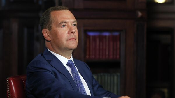Политик должен быть "чутким камертоном", заявил Медведев