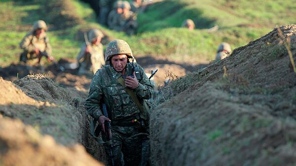 Армянские военные занимают позиции на линии фронта в Тавушской области, Армения Армянские военные занимают позиции на линии фронта в Тавушской области, Армения