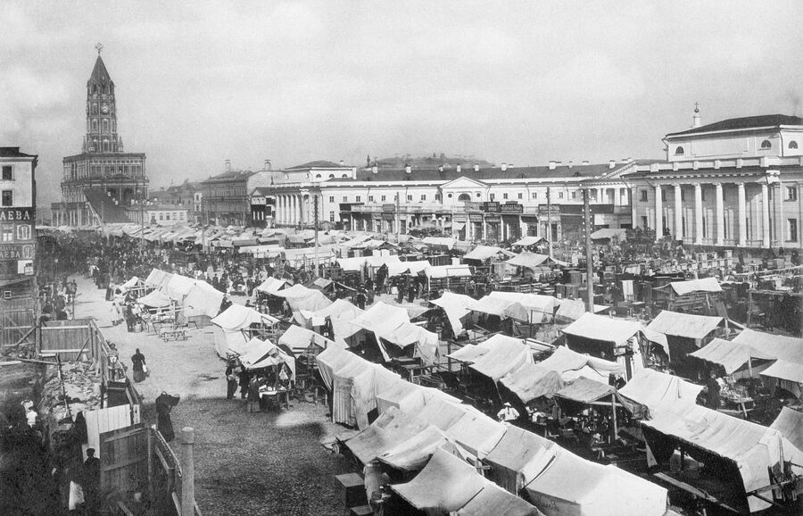 Москва. Воскресная торговля на Сухаревской площади. 1890 год Москва. Воскресная торговля на Сухаревской площади. 1890 год