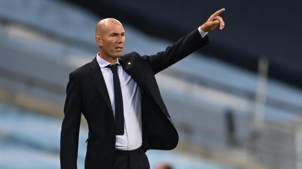 Real Madrid's French coach Zinedine Zidane shouts instructions to his players from the touchline during the UEFA Champions League round of 16 second leg football match between Manchester City and Real Madrid at the Etihad Stadium in Manchester, north west England on August 7, 2020. (Photo by Shaun Botterill / POOL / AFP) Real Madrid's French coach Zinedine Zidane shouts instructions to his players from the touchline during the UEFA Champions League round of 16 second leg football match between Manchester City and Real Madrid at the Etihad Stadium in Manchester, north west England on August 7, 2020. (Photo by Shaun Botterill / POOL / AFP)
