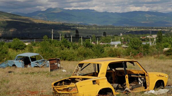 Кладбище автомобилей, в каждом из которых во время военных действий в августе 2008 года погибли жители города Цхинвали Кладбище автомобилей, в каждом из которых во время военных действий в августе 2008 года погибли жители города Цхинвали