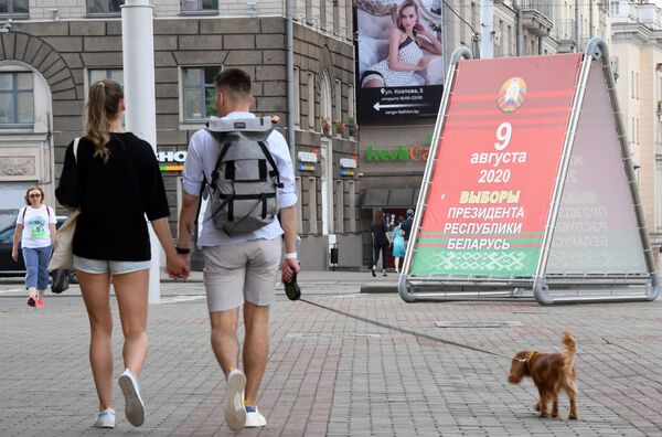 Агитационный плакат в Минске во время выборов президента Белоруссии