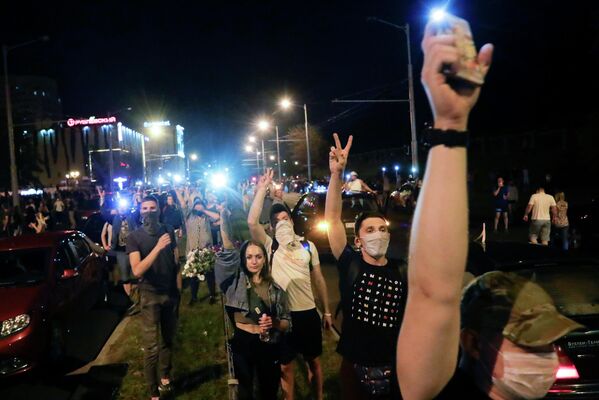 Люди во время массовой акции протеста после президентских выборов в Минске, Беларусь Люди во время массовой акции протеста после президентских выборов в Минске, Беларусь
