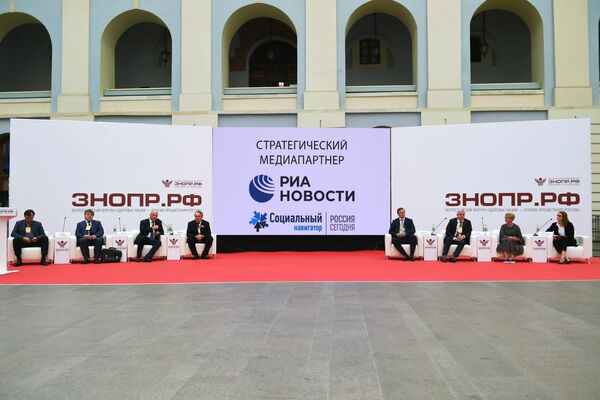 Участники пленарной сессии Опыт Москвы по борьбе с COVID-19: быстрое строительство и перепрофилирование больниц в условиях пандемии. Кейсы от московских больниц и девелоперов Участники пленарной сессии Опыт Москвы по борьбе с COVID-19: быстрое строительство и перепрофилирование больниц в условиях пандемии. Кейсы от московских больниц и девелоперов