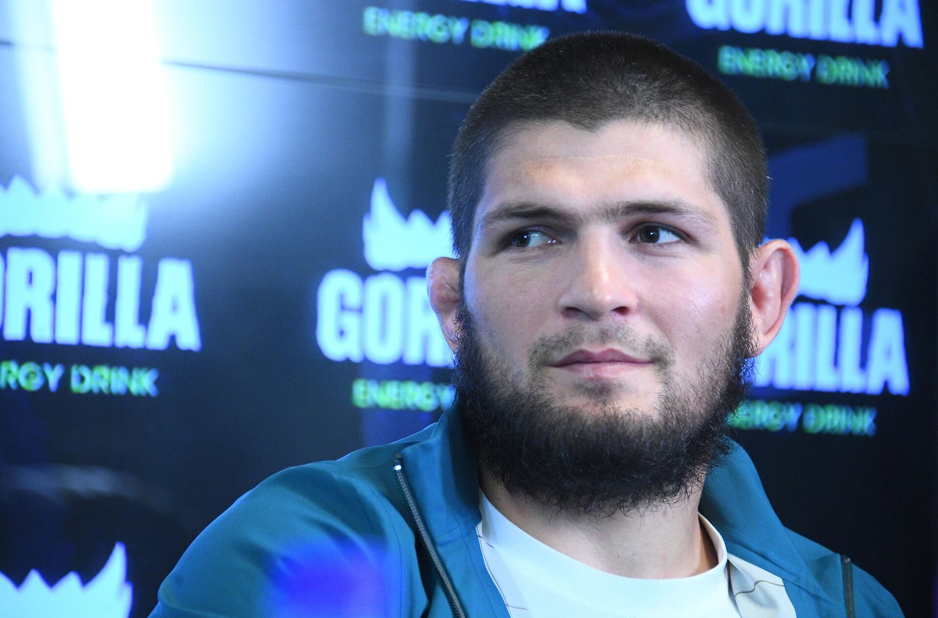 Российский чемпион UFC в лёгком весе Хабиб Нурмагомедов на пресс-конференции в Москве. 25 октября 2020 года под эгидой Ultimate Fighting Championship 254 состоится бой между Хабибом Нурмагомедовым и Джастином Гэтжи в столице Объединённых Арабских Эмиратов - Абу-Даби. Российский чемпион UFC в лёгком весе Хабиб Нурмагомедов на пресс-конференции в Москве. 25 октября 2020 года под эгидой Ultimate Fighting Championship 254 состоится бой между Хабибом Нурмагомедовым и Джастином Гэтжи в столице Объединённых Арабских Эмиратов - Абу-Даби. - РИА Новости, 1920, 11.09.2020