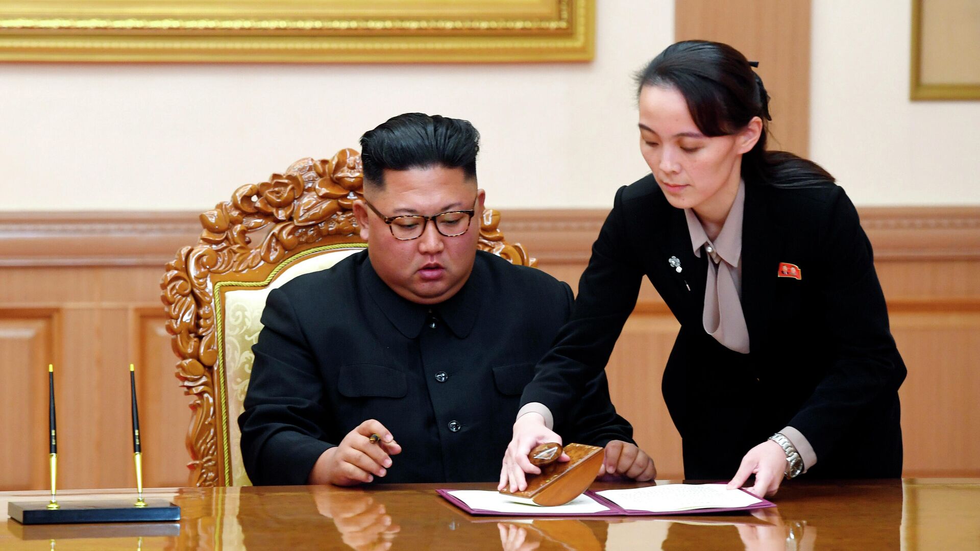 Лидер КНДР Ким Чен Ын и его сестра Ким Ё Чжон - РИА Новости, 1920, 10.08.2021