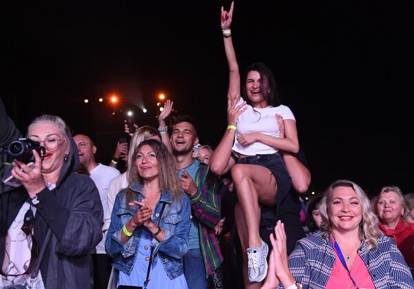 Посетители на Международном музыкальном фестивале Koktebel Jazz Party - 2020 в Крыму Посетители на Международном музыкальном фестивале Koktebel Jazz Party - 2020 в Крыму