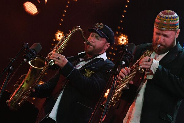Участники группы Bril Brothers выступают на Международном джазовом фестивале Koktebel Jazz Party – 2020 в Крыму Участники группы Bril Brothers выступают на Международном джазовом фестивале Koktebel Jazz Party – 2020 в Крыму