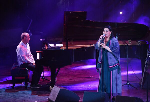 Певица Мариам Мерабова выступает на Международном джазовом фестивале Koktebel Jazz Party - 2020 в Крыму Певица Мариам Мерабова выступает на Международном джазовом фестивале Koktebel Jazz Party - 2020 в Крыму