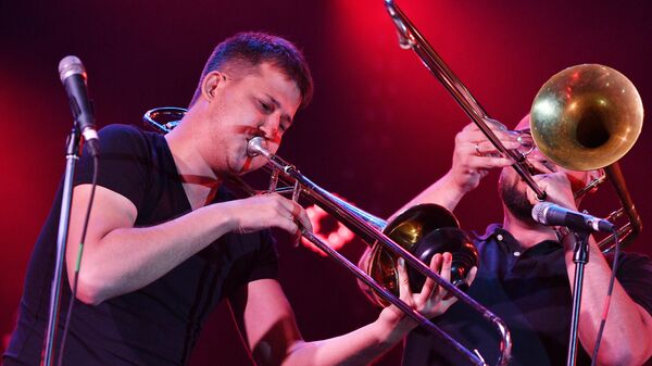 Музыканты SG BIG BAND выступают на Международном джазовом фестивале Koktebel Jazz Party - 2020 в Крыму Музыканты SG BIG BAND выступают на Международном джазовом фестивале Koktebel Jazz Party - 2020 в Крыму