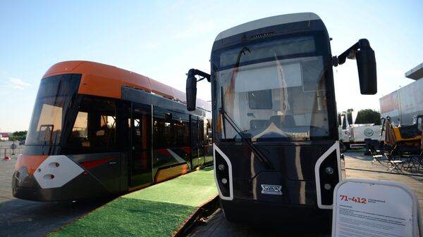 Трамвайные вагоны моделей 71-412 (справа) и 71-415, произведенные корпорацией Уралвагонзавод Трамвайные вагоны моделей 71-412 (справа) и 71-415, произведенные корпорацией Уралвагонзавод