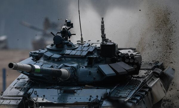 Танк Т-72 команды военнослужащих Узбекистана во время соревнований танковых экипажей в рамках конкурса Танковый биатлон-2020 на полигоне Алабино в Подмосковье в третий день VI Армейских международных игр АрМИ-2020 Танк Т-72 команды военнослужащих Узбекистана во время соревнований танковых экипажей в рамках конкурса Танковый биатлон-2020 на полигоне Алабино в Подмосковье в третий день VI Армейских международных игр АрМИ-2020
