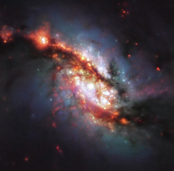 Спиральная галактика NGC 1365 сфотографированная Очень Большим Телескопом (VLT) в Чили Спиральная галактика NGC 1365 сфотографированная Очень Большим Телескопом (VLT) в Чили