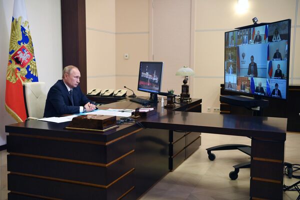 Президент РФ Владимир Путин проводит в режиме видеоконференции совещание с членами правительства РФ Президент РФ Владимир Путин проводит в режиме видеоконференции совещание с членами правительства РФ