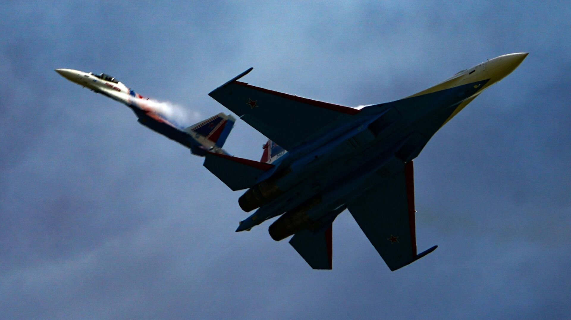 Истребители Су-35С пилотажной группы Русские витязи выполняют демонстрационный полет в рамках Международного форума Армия-2020 на аэродроме Кубинка в Подмосковье Истребители Су-35С пилотажной группы Русские витязи выполняют демонстрационный полет в рамках Международного форума Армия-2020 на аэродроме Кубинка в Подмосковье - РИА Новости, 1920, 26.11.2020