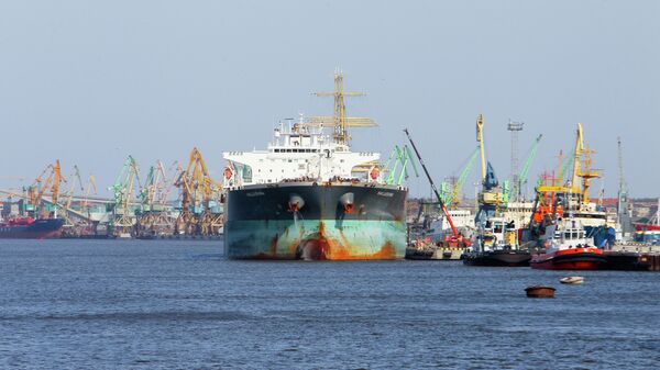 Вид на Клайпедский морской торговый порт Вид на Клайпедский морской торговый порт