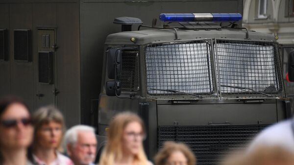 Милицейский автозак на проспекте Независимости в Минске Милицейский автозак на проспекте Независимости в Минске