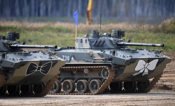 Боевые машины десанта БМД-4М во время динамического показа вооружений, военной и специальной техники мотострелковых войск в рамках МВТФ Армия-2020 в сухопутном кластере на полигоне Алабино в Московской области Боевые машины десанта БМД-4М во время динамического показа вооружений, военной и специальной техники мотострелковых войск в рамках МВТФ Армия-2020 в сухопутном кластере на полигоне Алабино в Московской области