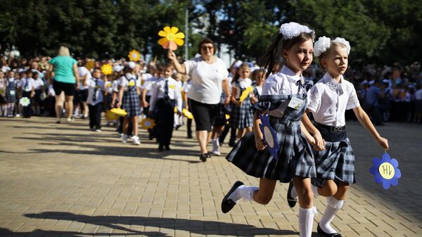 Попова объяснила решение начать учебный год в очной форме