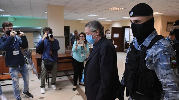 Актер Михаил Ефремов в здании Пресненского суда города Москвы, где будет оглашен приговор по делу о ДТП со смертельным исходом Актер Михаил Ефремов в здании Пресненского суда города Москвы, где будет оглашен приговор по делу о ДТП со смертельным исходом
