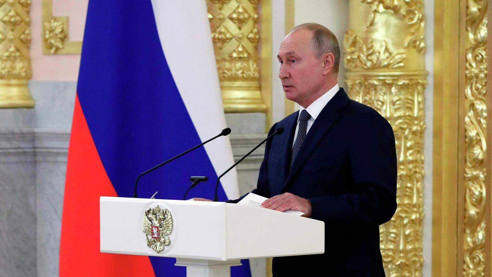 Президент РФ Владимир Путин выступает перед членами Совета Федерации Федерального Собрания Российской Федерации Президент РФ Владимир Путин выступает перед членами Совета Федерации Федерального Собрания Российской Федерации - РИА Новости, 1920, 23.09.2020