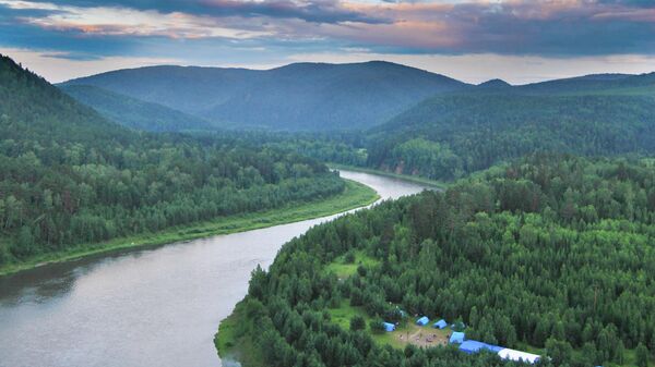 Красноярские власти назвали возможную причину загрязнения реки Мана