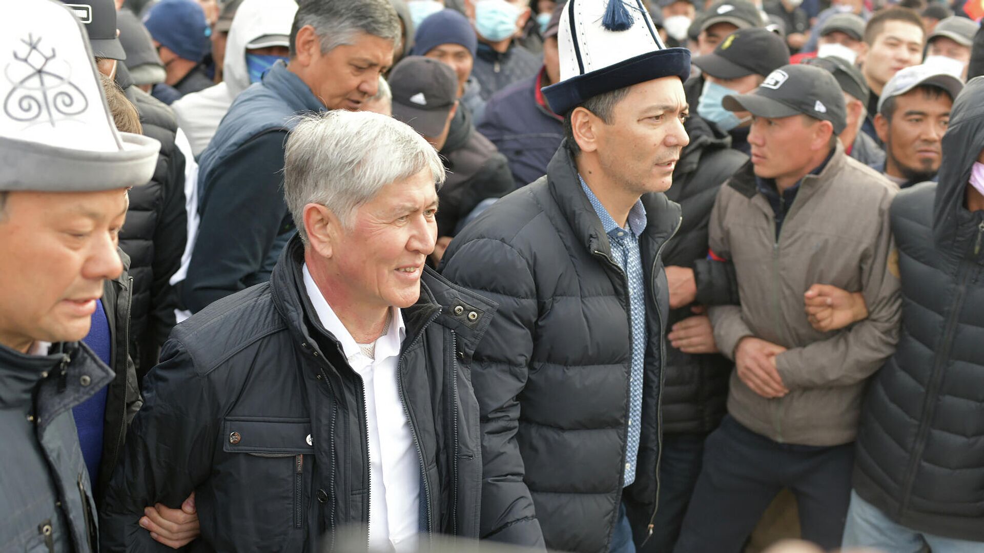 Экс-глава Киргизии Алмазбек Атамбаев на митинге в Бишкеке Экс-глава Киргизии Алмазбек Атамбаев на митинге в Бишкеке - РИА Новости, 1920, 28.10.2020