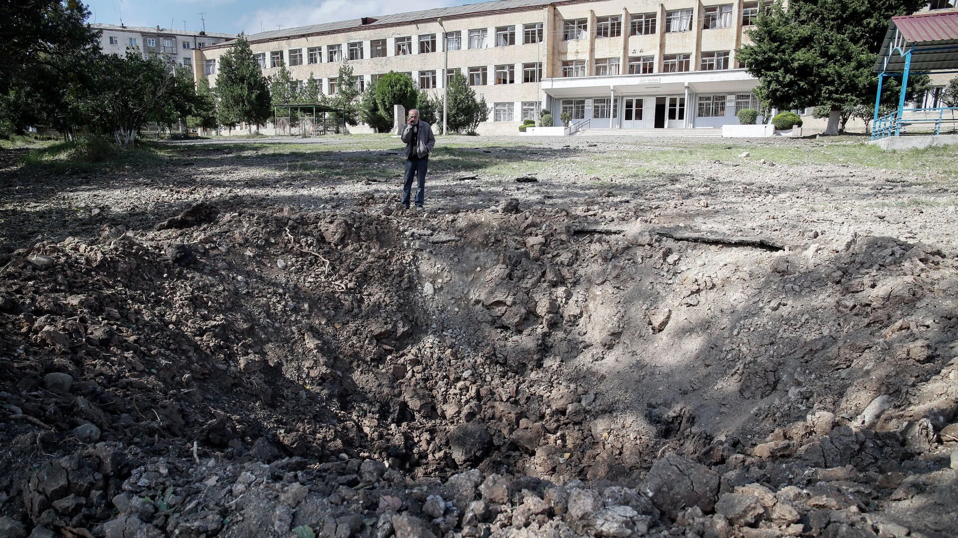 Последствия обстрелов в Степанакерте Последствия обстрелов в Степанакерте - РИА Новости, 1920, 10.10.2020