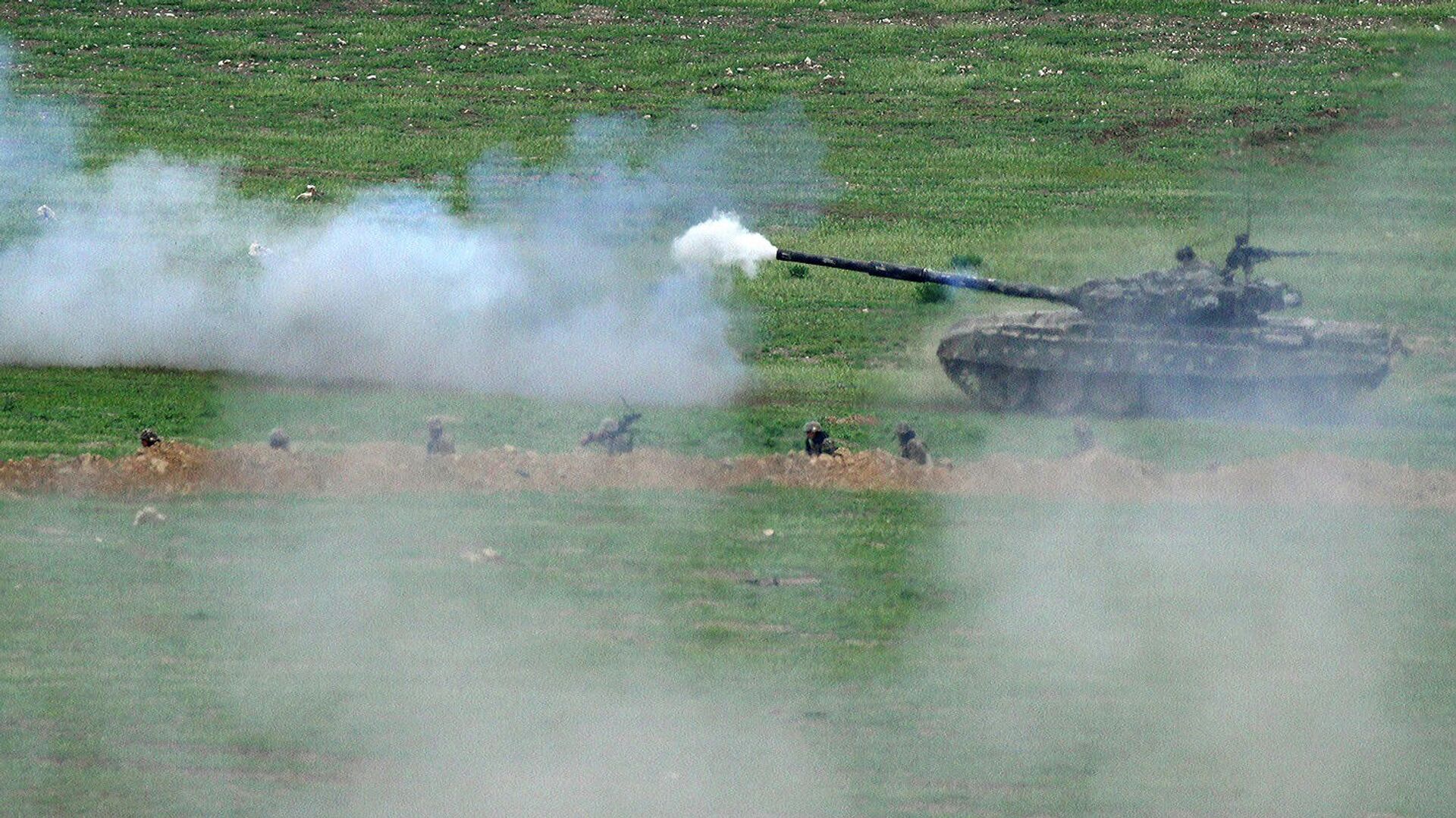 Военнослужащие Армии обороны Арцаха на позициях в Нагорном Карабахе Военнослужащие Армии обороны Арцаха на позициях в Нагорном Карабахе - РИА Новости, 1920, 18.10.2020