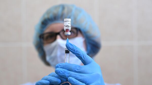 Названы сроки начала массовой вакцинации от коронавируса в Москве