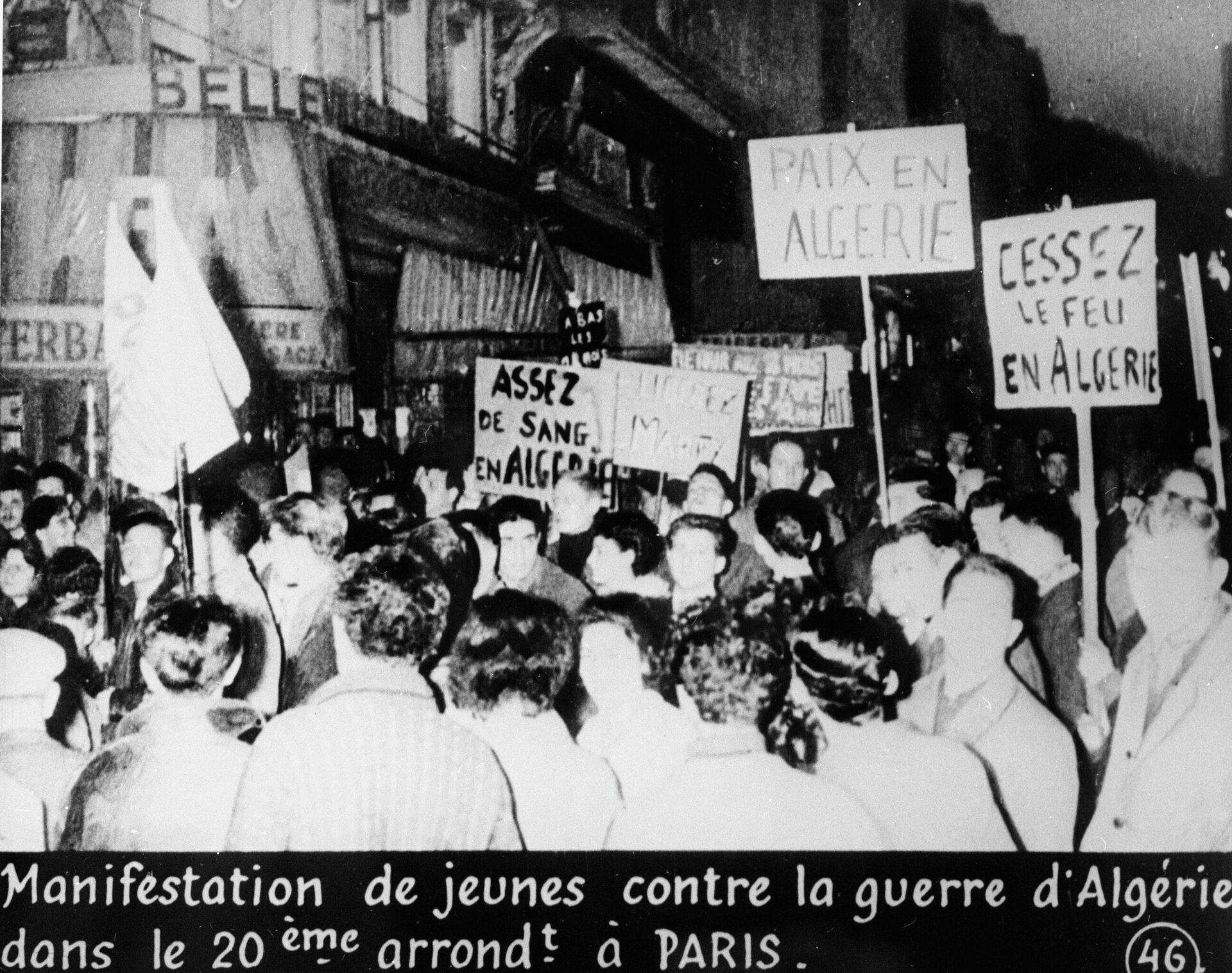 Молодежный митинг против войны в Алжире. 20-й округ Парижа, 1961 год. Репродукция фотографии из фондов института Мориса Тореза в Париже. Молодежный митинг против войны в Алжире. 20-й округ Парижа, 1961 год. Репродукция фотографии из фондов института Мориса Тореза в Париже. - РИА Новости, 1920, 16.10.2020