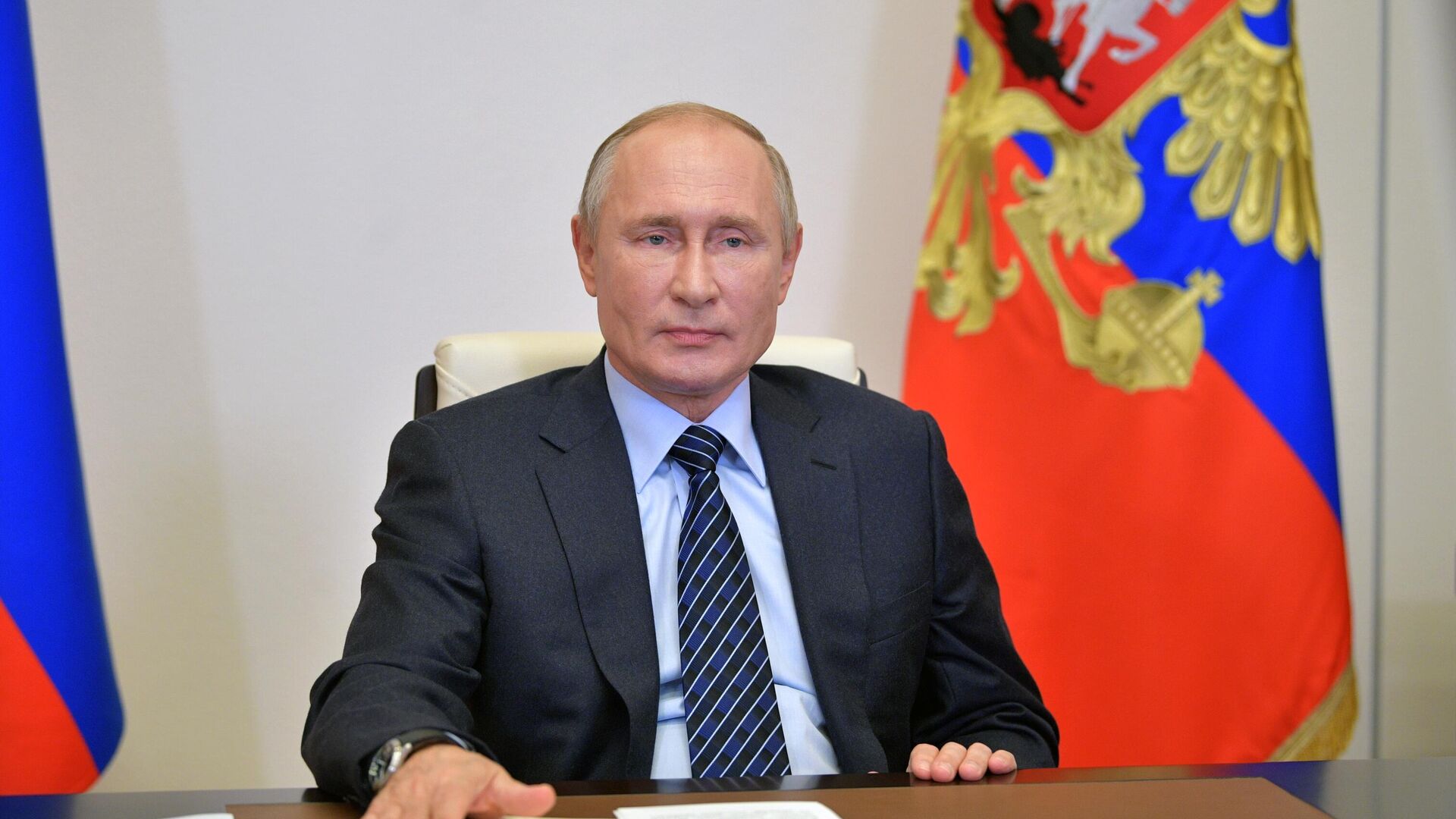 Путин исключил жесткие ограничения в России из-за коронавируса