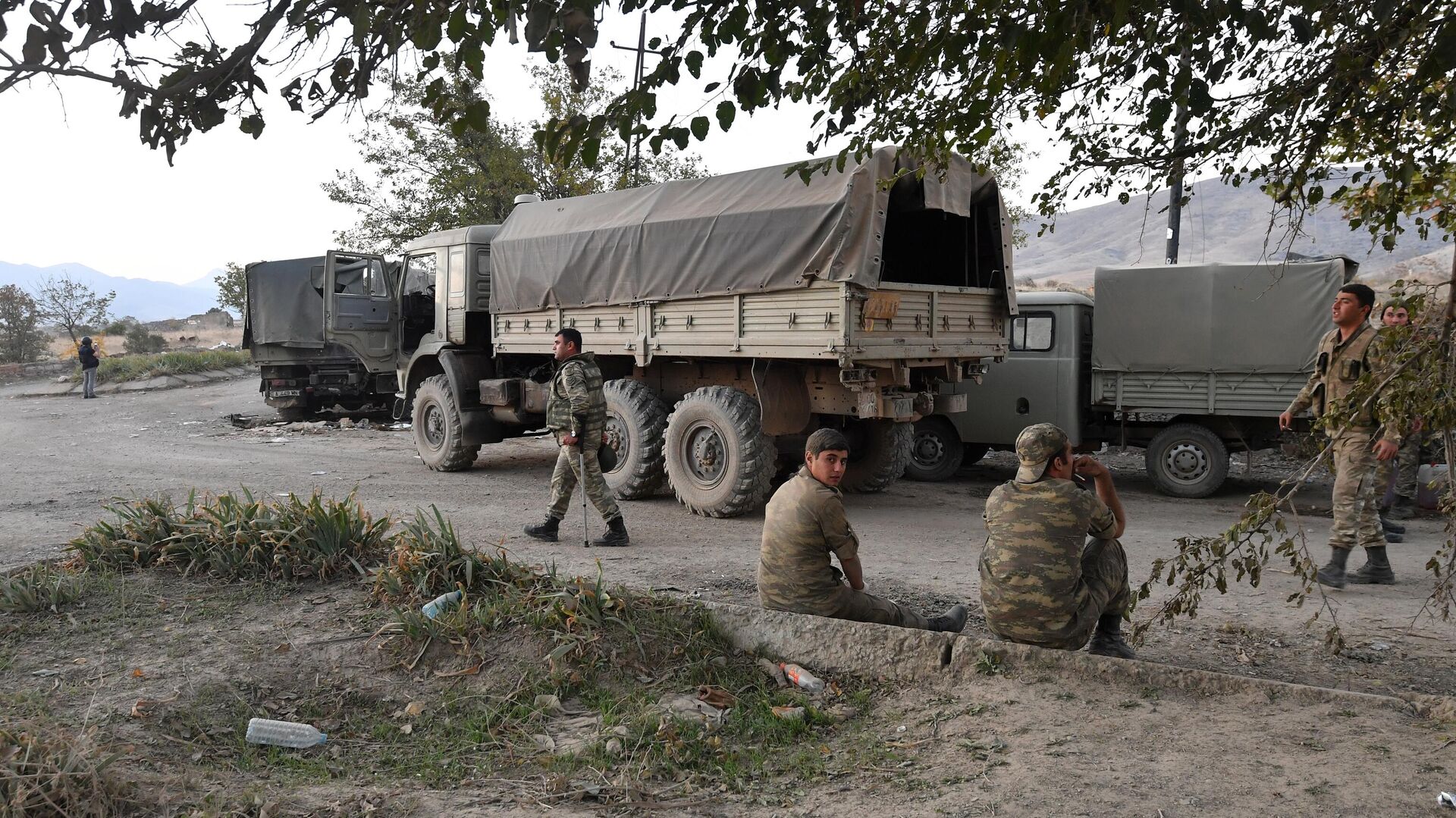 Азербайджанские военные при въезде в город Джебраил Азербайджанские военные при въезде в город Джебраил - РИА Новости, 1920, 23.10.2020
