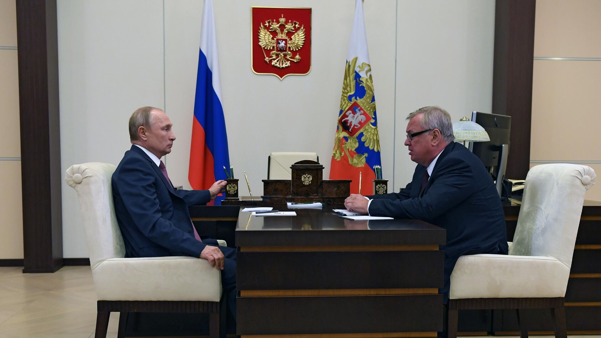Президент РФ Владимир Путин и президент - председатель правления Банка ВТБ Андрей Костин Президент РФ Владимир Путин и президент - председатель правления Банка ВТБ Андрей Костин - РИА Новости, 1920, 29.10.2020