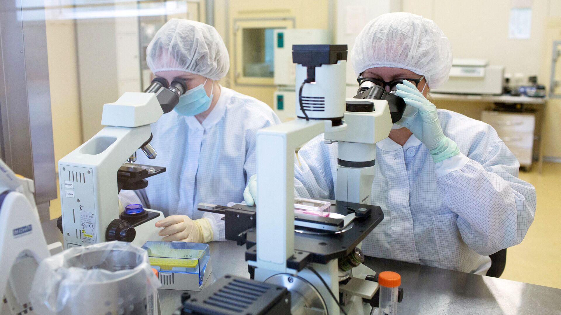 Производство вакцины от COVID-19 на фармацевтическом заводе Биннофарм Производство вакцины от COVID-19 на фармацевтическом заводе Биннофарм - РИА Новости, 1920, 12.11.2020