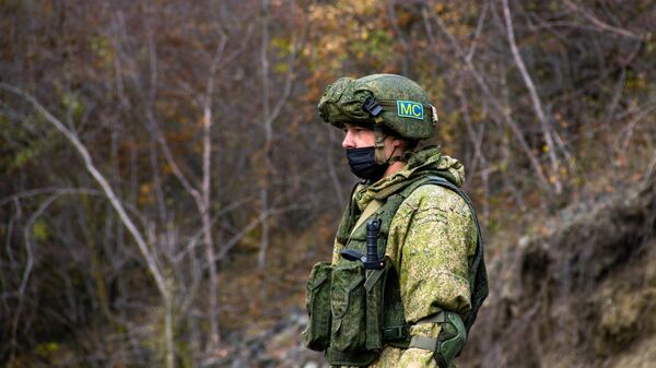 Российский миротворец у монастыря Дадиванк в Нагорном Карабахе Российский миротворец у монастыря Дадиванк в Нагорном Карабахе