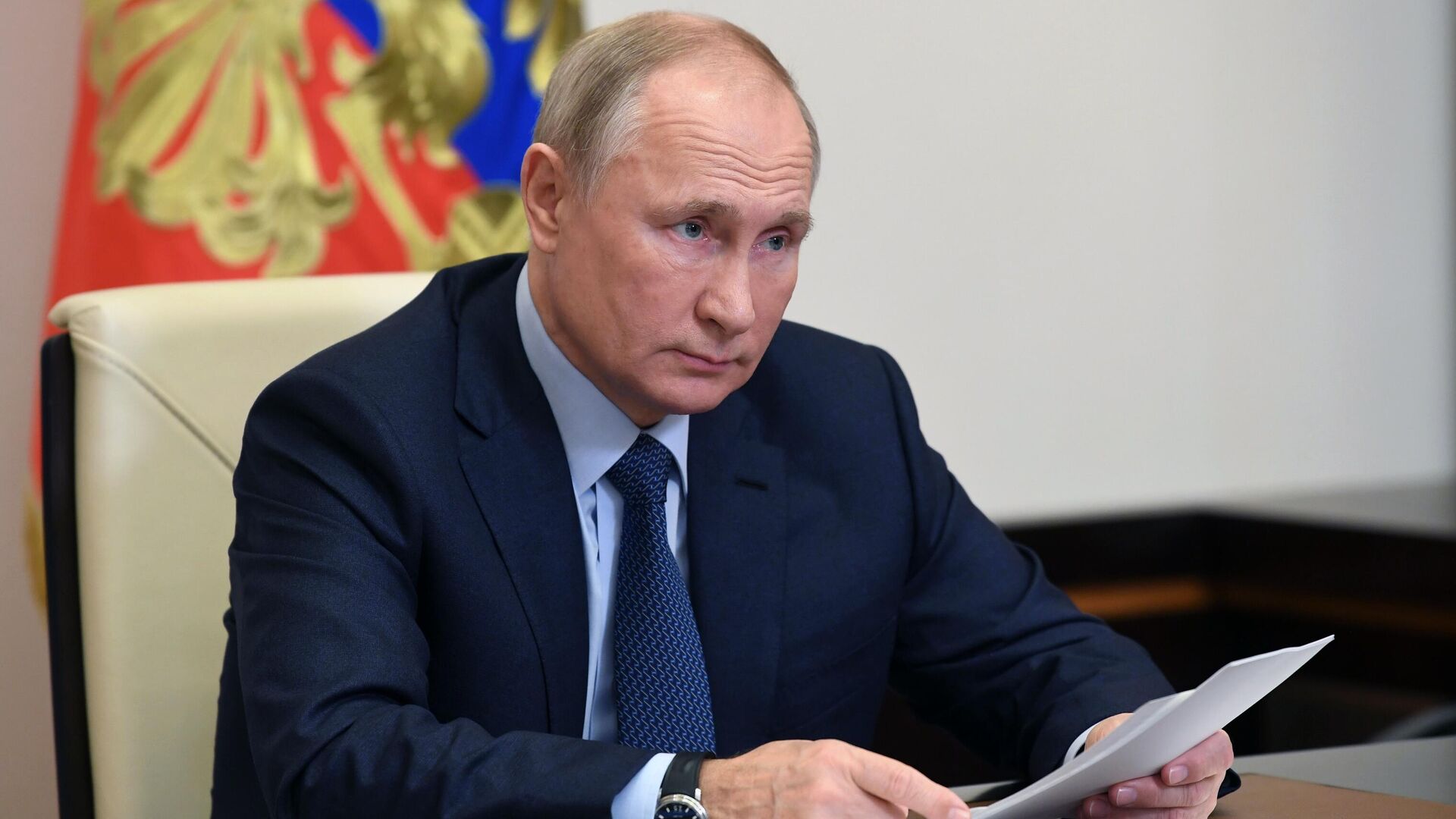 Путин не принимает решения назло оппозиции, заявил Песков