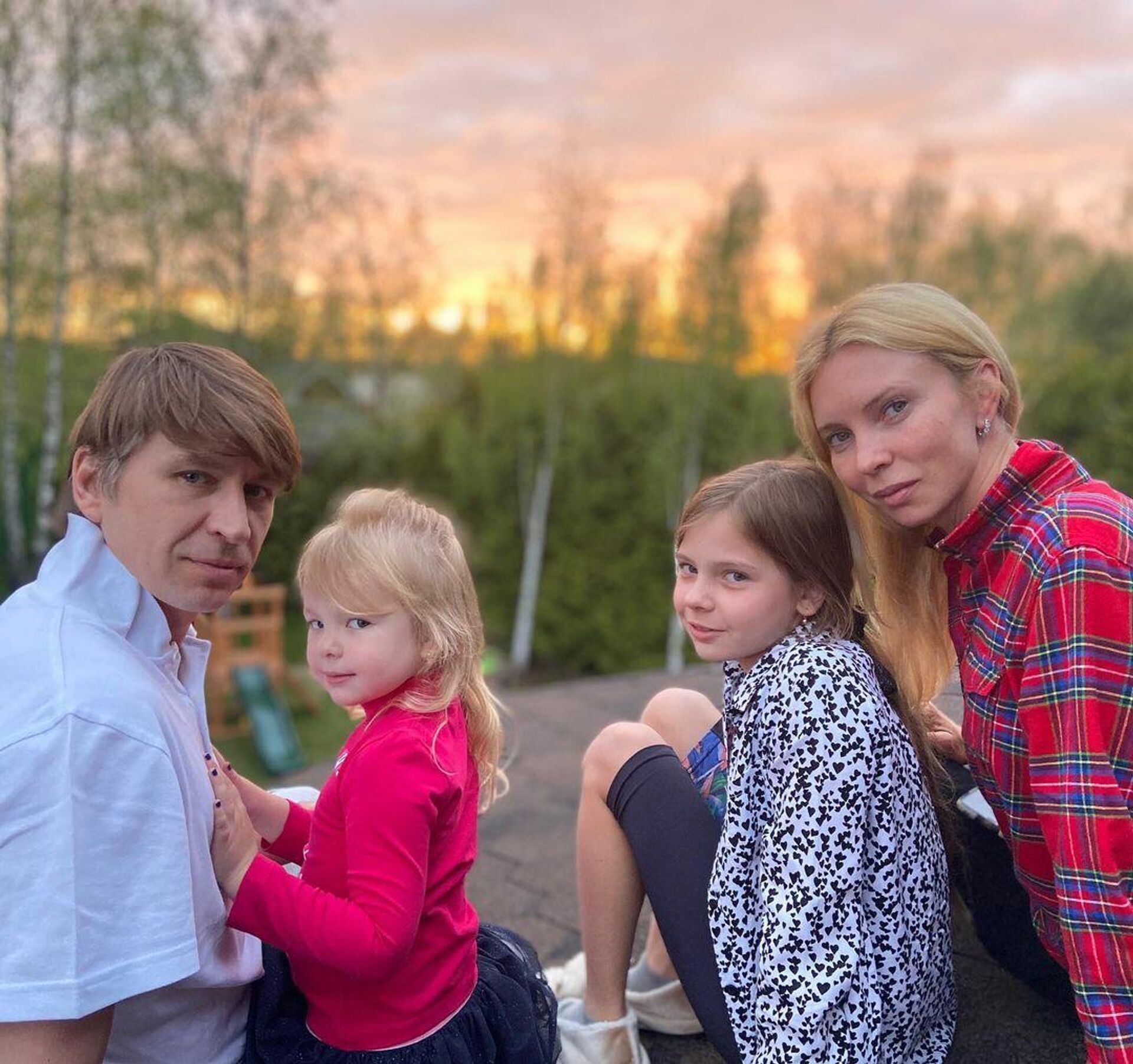 Алексей Ягудин с дочками и супругой Алексей Ягудин с дочками и супругой - РИА Новости, 1920, 30.11.2020