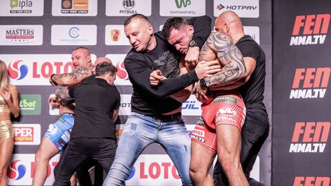 Драка на дуэли взглядов Драка на дуэли взглядов