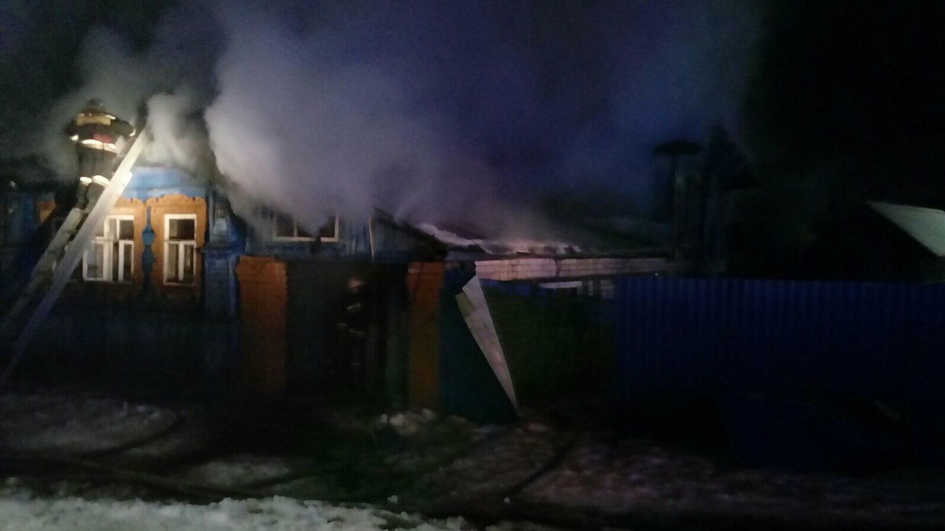 В Нижегородской области ребенок и двое взрослых погибли при пожаре в доме